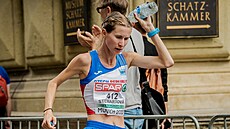 Moira Stewartová na trati maratonu na mistrovství Evropy v Mnichově