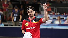 Nmecký stolní tenista Timo Boll se raduje z výhry v prvním kole mistrovství...