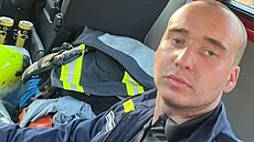 Profesionální hasič Tomáš Knobloch si od požáru v Hřensku odskočil k narození...