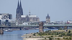 Nízká hladina vody v Rýnu v n�meckém Kolín� (10. srpna 2022)