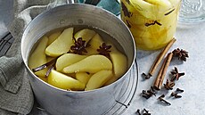 Hru�kov� kompot s ko�en�m