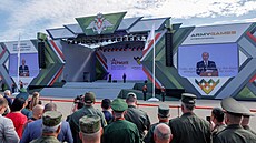 Ruský prezident Vladimir Putin hovo�í na fóru Armija-2022 nedaleko Moskvy. (15....