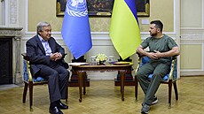 Ukrajinský prezident Volodymyr Zelenskyj ve Lvově přivítal generálního...