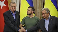 Ukrajinský prezident Volodymyr Zelenskyj ve Lvov� p�ivítal generálního...