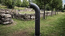 Poesiomat vypráví o �e�ích a N�mcích, o míst�, o ví�e. Recituje, zpívá �i zvoní...