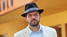 Ped svm ostravskm Divadlem Mr, na jeho koupi si vzal od banky pjku 12...