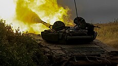 Ukrajinští vojáci v tanku odstřelují ruské jednotky v Doněcké oblasti (12....