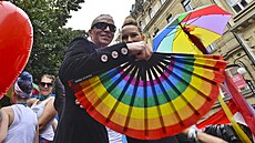 Ministr pro místní rozvoj Ivan Barto� s man�elkou Lydií v pr�vodu hrdosti...