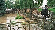 Povodn� 2002: Smíchov, u D�tského ostrova