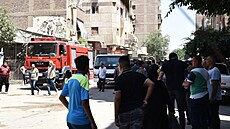 Hasiči zasahují u požáru koptského kostela v egyptské Gíze. Na místě je přes 35...