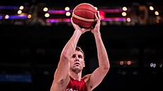 Jan Veselý na tréninku eských basketbalist v Hamburku.