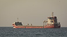 Nákladní lo� �Rahmi Yagci� vyplouvá z p�ístavu v Od�se na Ukrajin� s 5000...