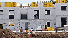 Rozsáhlá bytová výstavba ve Vochov u Plzn.  (29. 7. 2022)