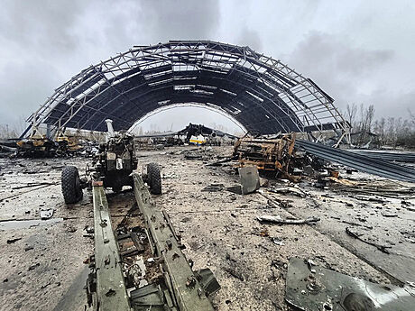 Ukrajinské letit Hostomel poblí hlavního msta Kyjeva se po urputných bojích...