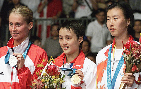 Jie ao-jing vpravo s bronzovou medailí.