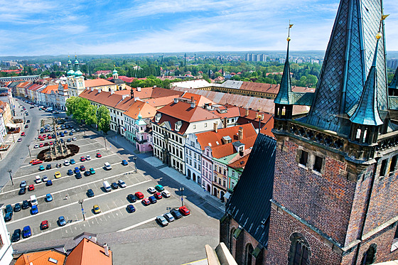 Pohled z Bílé věže na Velké náměstí v Hradci Králové