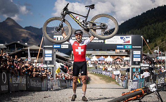 DESET! Ván se to stalo? Nino Schurter je podesáté mistrem svta.