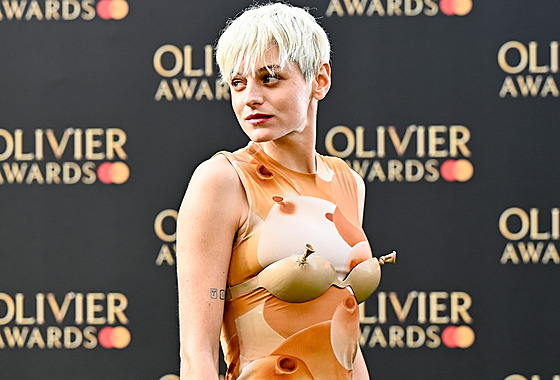 Emma Corrinová (Pedávání cen Olivier Awards, Londýn, 10. dubna 2022)