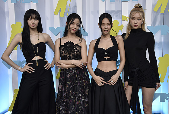 Skupina Blackpink, zleva: Lisa, Jisoo, Jennie a Rose na MTV Video Music Awards...