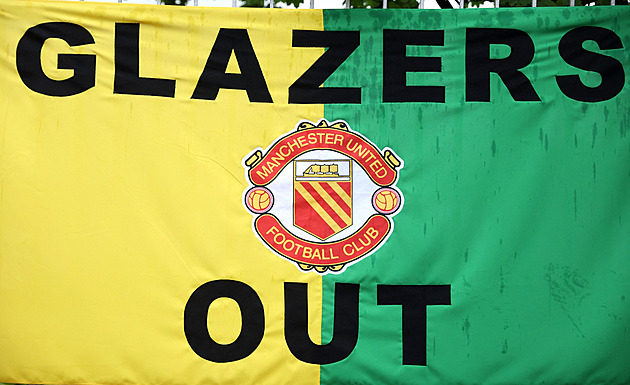 Nenávidění Glazerovi zvažují prodej United, akcie klubu šly hned nahoru