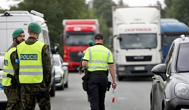 Na hranicích Slovenskem cvičí policie i vojáci. Chytili 35 nelegálních migrantů