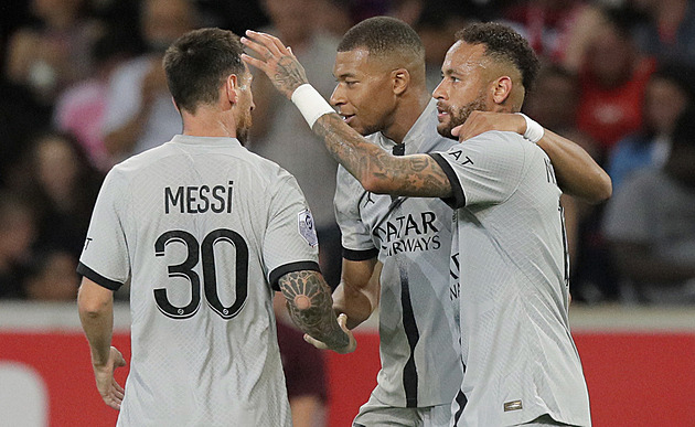 Mbappé přispěl fotbalistům PSG hattrickem a rekordem k výhře 7:1 v Lille