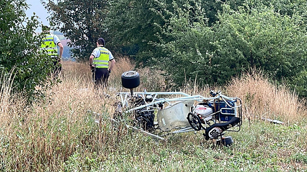 Řidič motokáry se zabil při nehodě na nevyužívané cestě na Kladensku