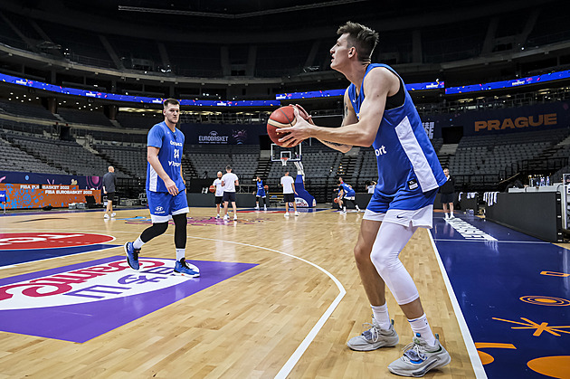 Impuls pro basketbalisty. První trénink v Praze stihli i Krejčí a Bohačík