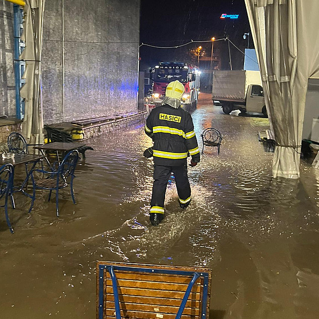 Deštivý víkend potrápil Česko. Voda velké škody nezpůsobila, zaměstnala hasiče