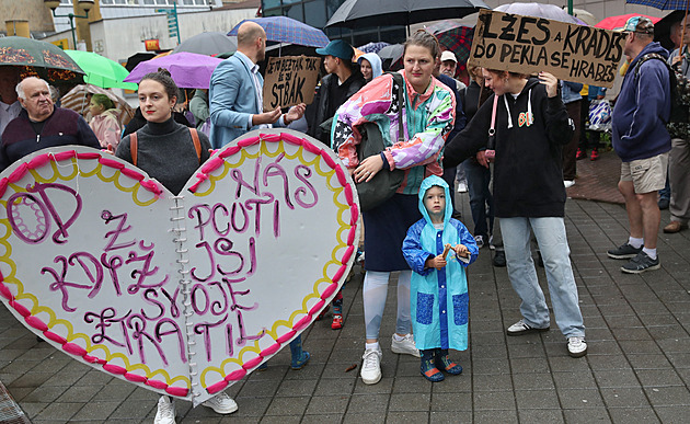 Byla v emocích, to dívky bývají, hájí ženu spílající Babišovi lídr kandidátky