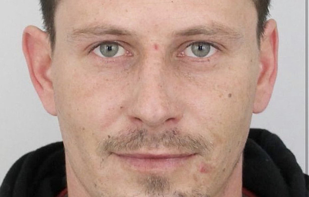 Policie na Rychnovsku hledá ozbrojeného muže kvůli mravnostnímu činu