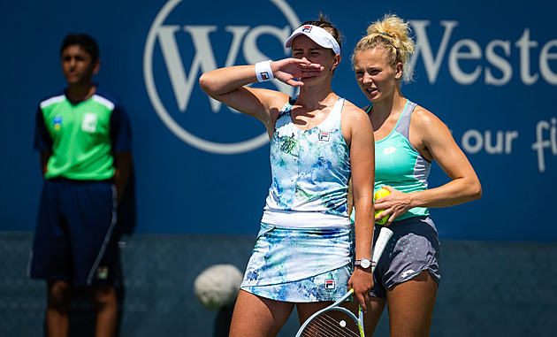 Krejčíková a Siniaková postoupily před US Open do semifinále čtyřhry v Clevelandu