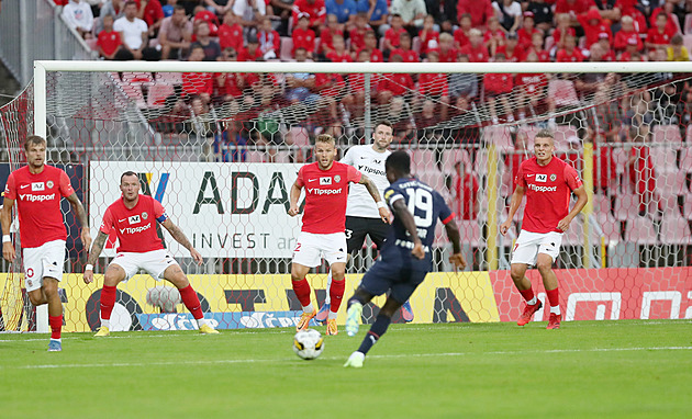 Závan starých časů přihrál do Brna davy i lekci od Slavie