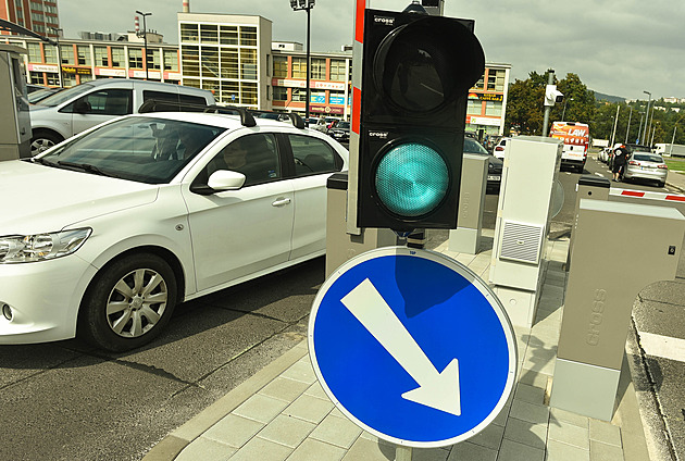 Parkovit v centru Zlína u jsou vybavená automaty  (srpen 2022)