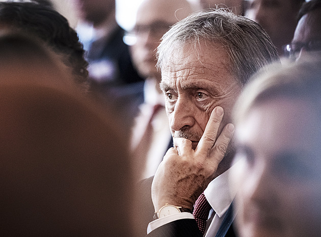 Velvyslanecký třesk, do konce roku se vymění 29 diplomatů. Kdo získá nové posty a kdo dostane stopku?