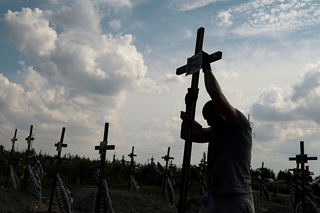 Ve válce s Ruskem padlo skoro 9 tisíc ukrajinských vojáků, uvedl generální štáb