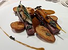 Jehní s bramborem, mrkví a mátou v restauraci Jarno (hotel Meierhof)