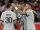 Paítí fotbalisté Lionel Messi, Kylian Mbappé a Neymar (zleva) oslavují...