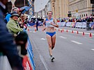 eská chodkyn Elika Martínková na dvacetikilometrové trati v závod...
