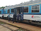 Vlaky �esk�ch drah na n�dra�� ve Starko�i na N�chodsku.