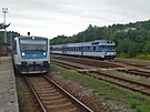 Vlaky �esk�ch drah na n�dra�� ve Starko�i na N�chodsku.