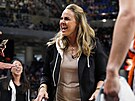 Becky Hammonová na lavice pi Utkání hvzd WNBA