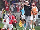 Zatímco se fotbalisté Slavie radovali z gólu proti enstochové, trenér Jindich...