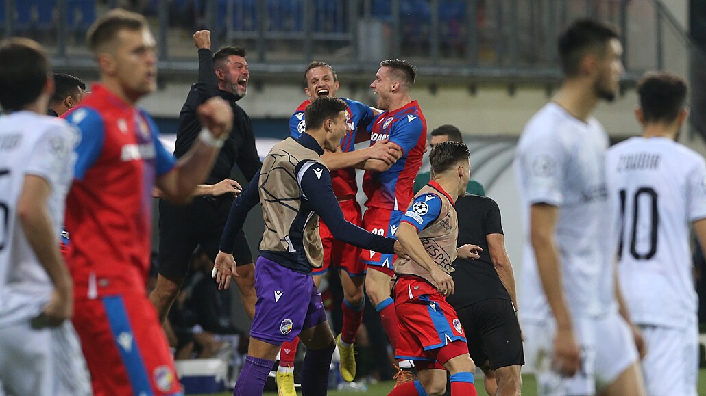 Euforie fotbalist� Plzn� po postupu do Ligy mistr�.