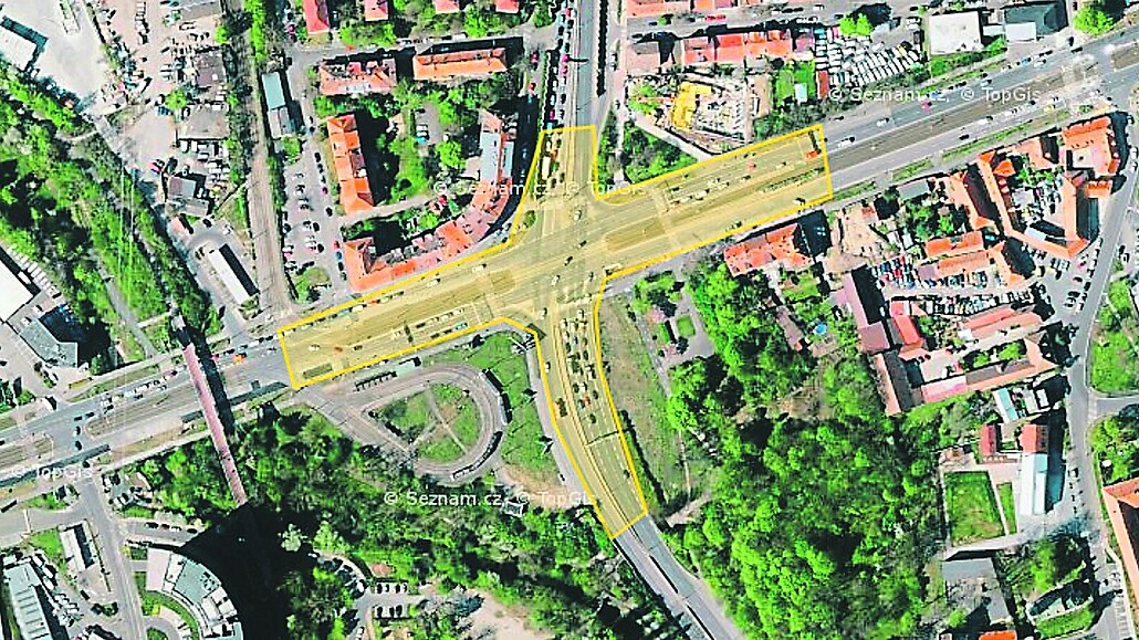Roz�i�ování úzkého hrdla k�i�ovatky Pod�bradská, Pr�myslová a Kbelská práv�...
