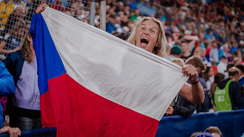 eská otpaka Barbora potáková se raduje ze zisku bronzové medaile na...