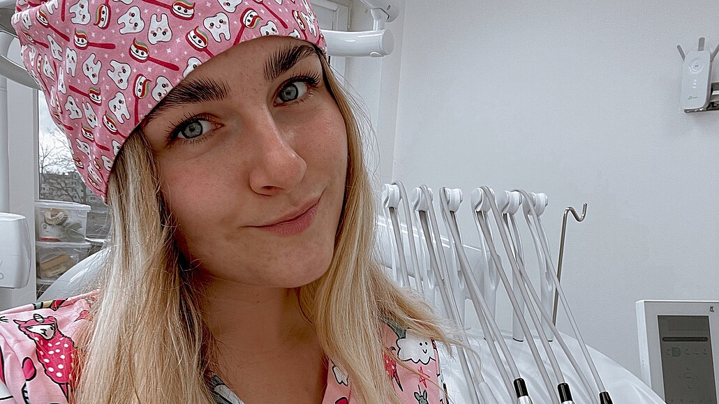Marie Zbo�ilová není jen b�ná dentální hygienistka. Na sociálních sítích...