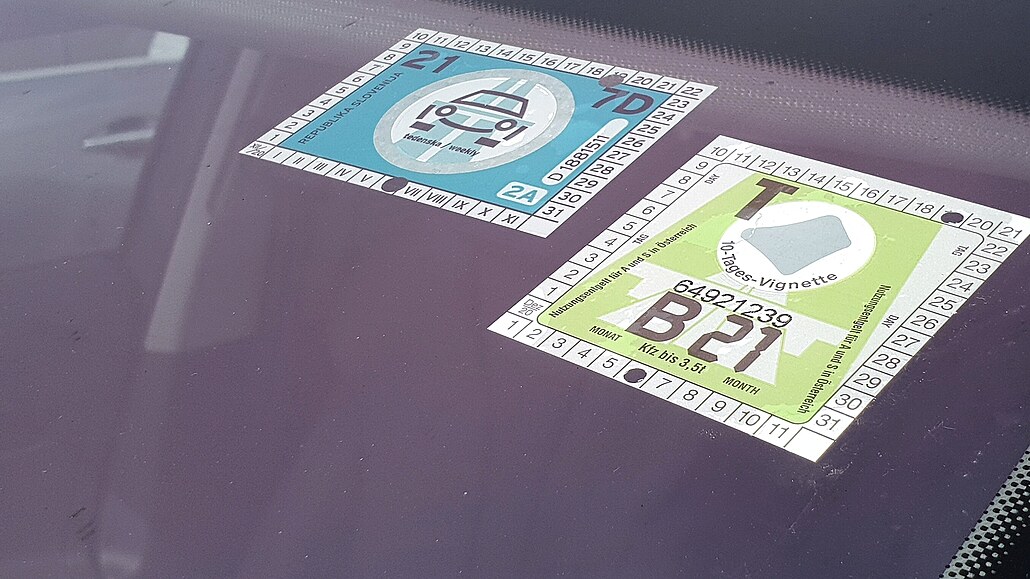 Slovinská a rakouská dálni�ní známka