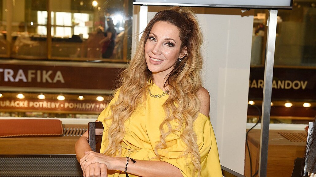 Zp�va�ka Olga Lounová