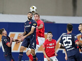 Momentka ze zápasu mezi brn�nskou Zbrojovkou a pra�skou Slávií.